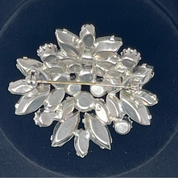 Vtg Unmarked Kramer/Weiss? Clear Glass Rhinestones Flower  Vintage Brooch Similar to Weiss, Continental, or Kramer
